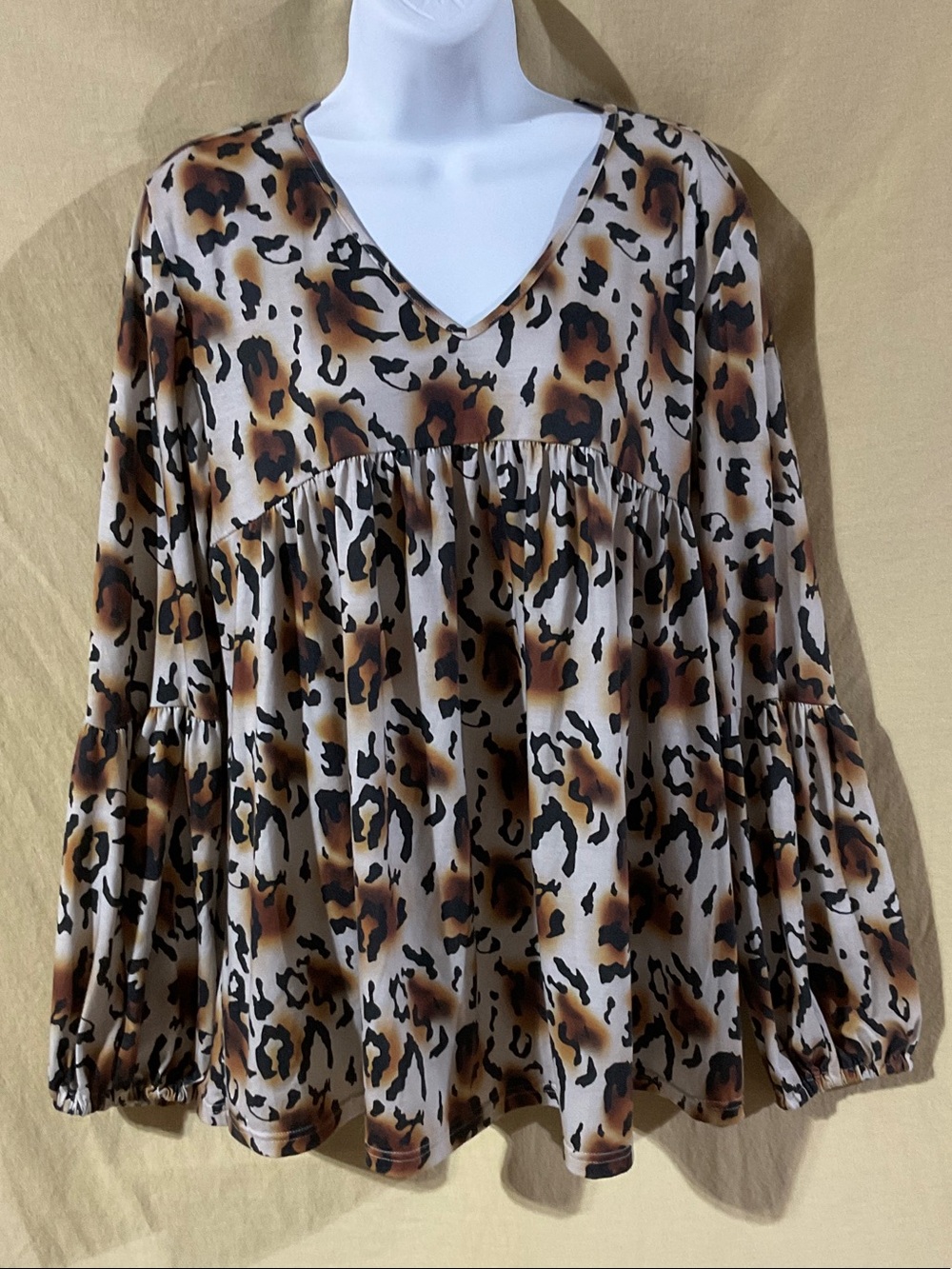 Southern Stitch Size M Leopard Print V-Neck Tunic Blouse